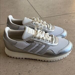 Men’s New York Kith adidas sneakers size 10 brand new